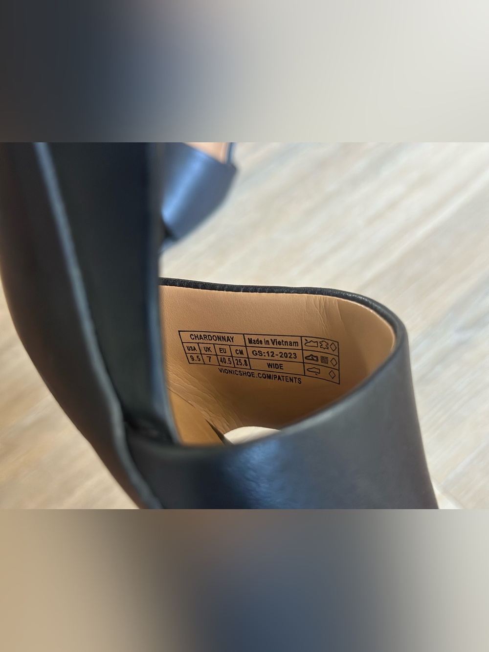 Vionic Chardonnay Black Leather Block Heel Sandals Ankle Strap Women's Size 9.5 - Picture 7 of 8